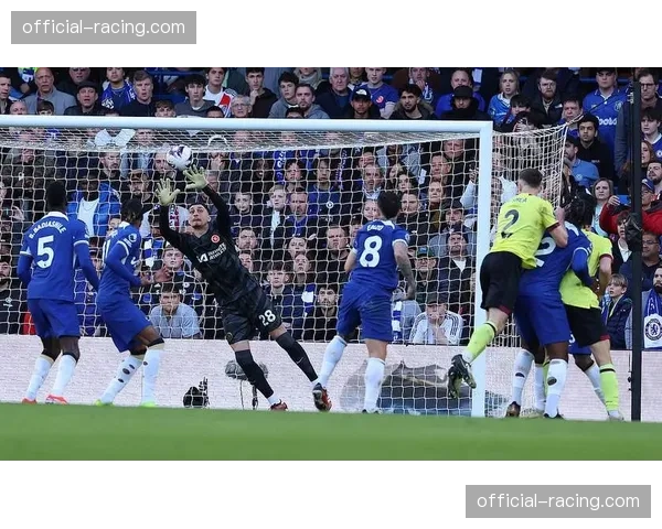 切尔西门将犯错加剧防守问题，欧冠淘汰赛单场失3球拉高丢球总数